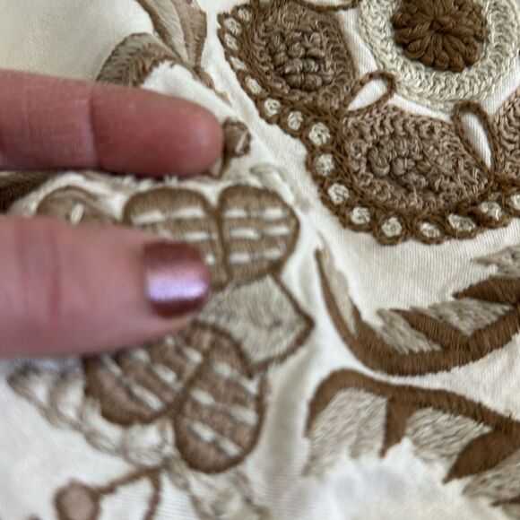 Pottery Barn Cora Medallion Embroidered Pillow Cover 20”x 20” Neutral Tones - Picture 17 of 17